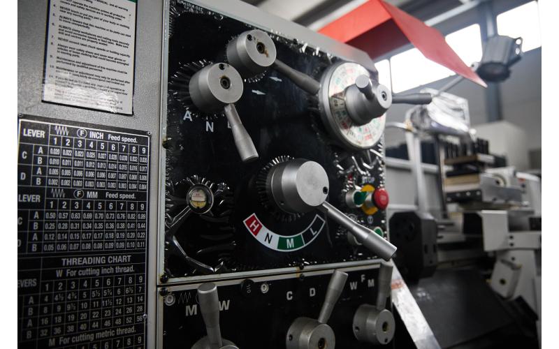 Токарно-винторезный станок ProTech LM-2140 Токарно-винторезный станок